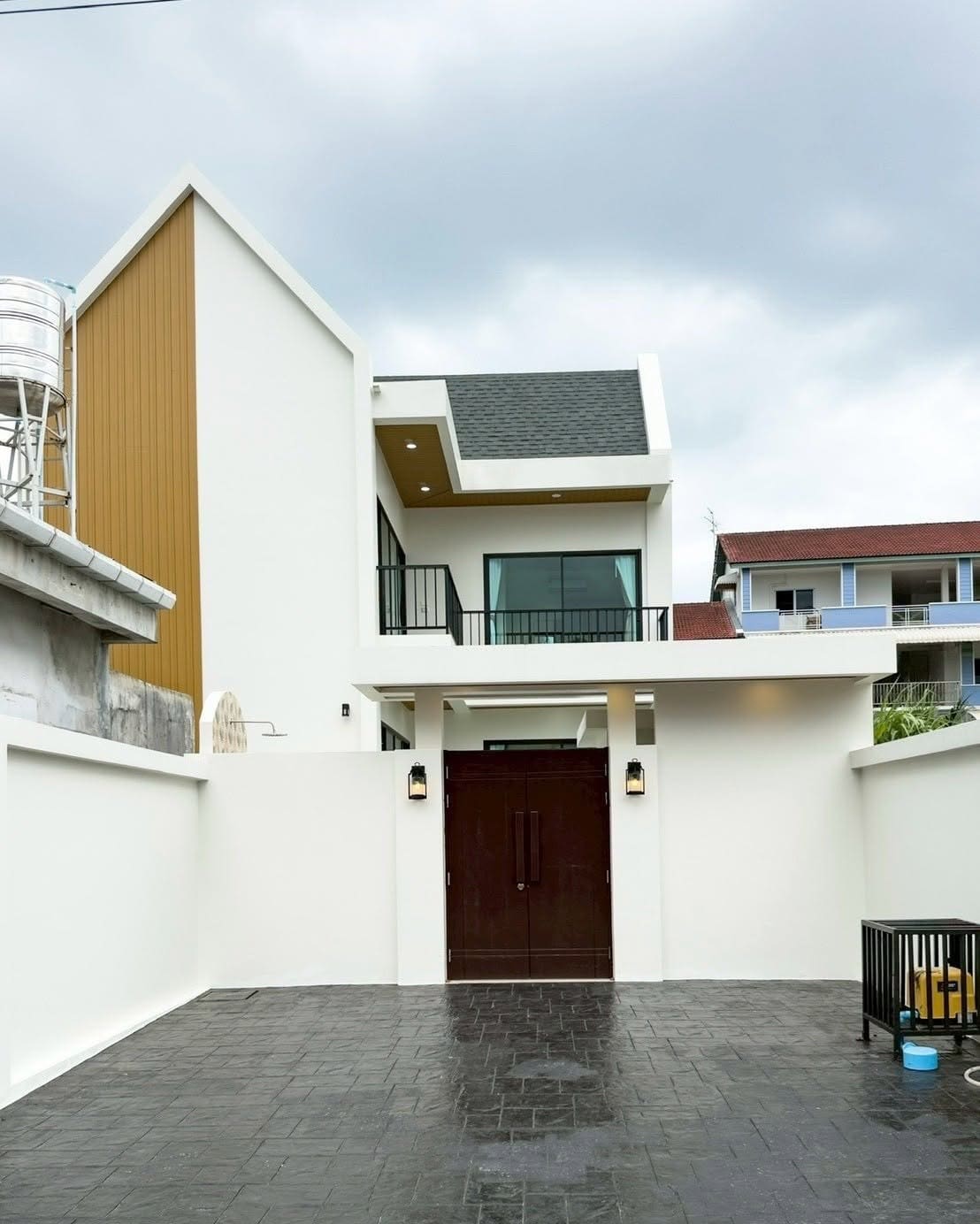 New-build Minimal Nordic pool villa, Soi Suk Niran 4, Wichit